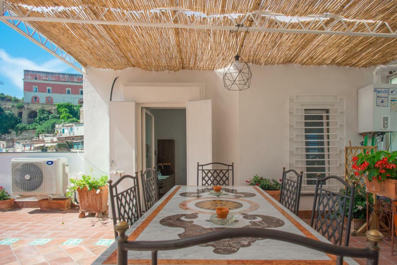 La Terrazza Di Roberta Daire Napoli Dış mekan fotoğraf